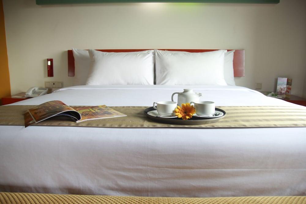Sparks Life Jakarta, Artotel Curated Екстер'єр фото