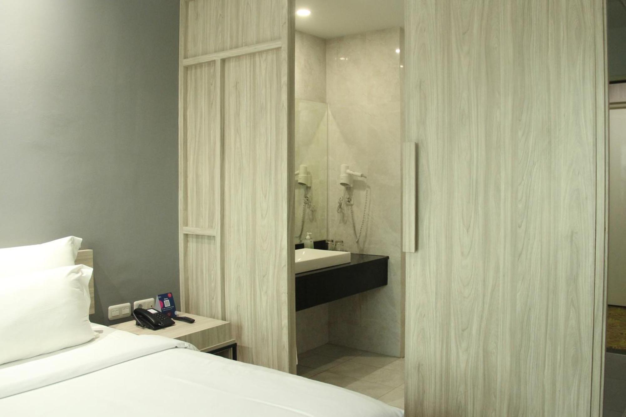 Sparks Life Jakarta, Artotel Curated Екстер'єр фото