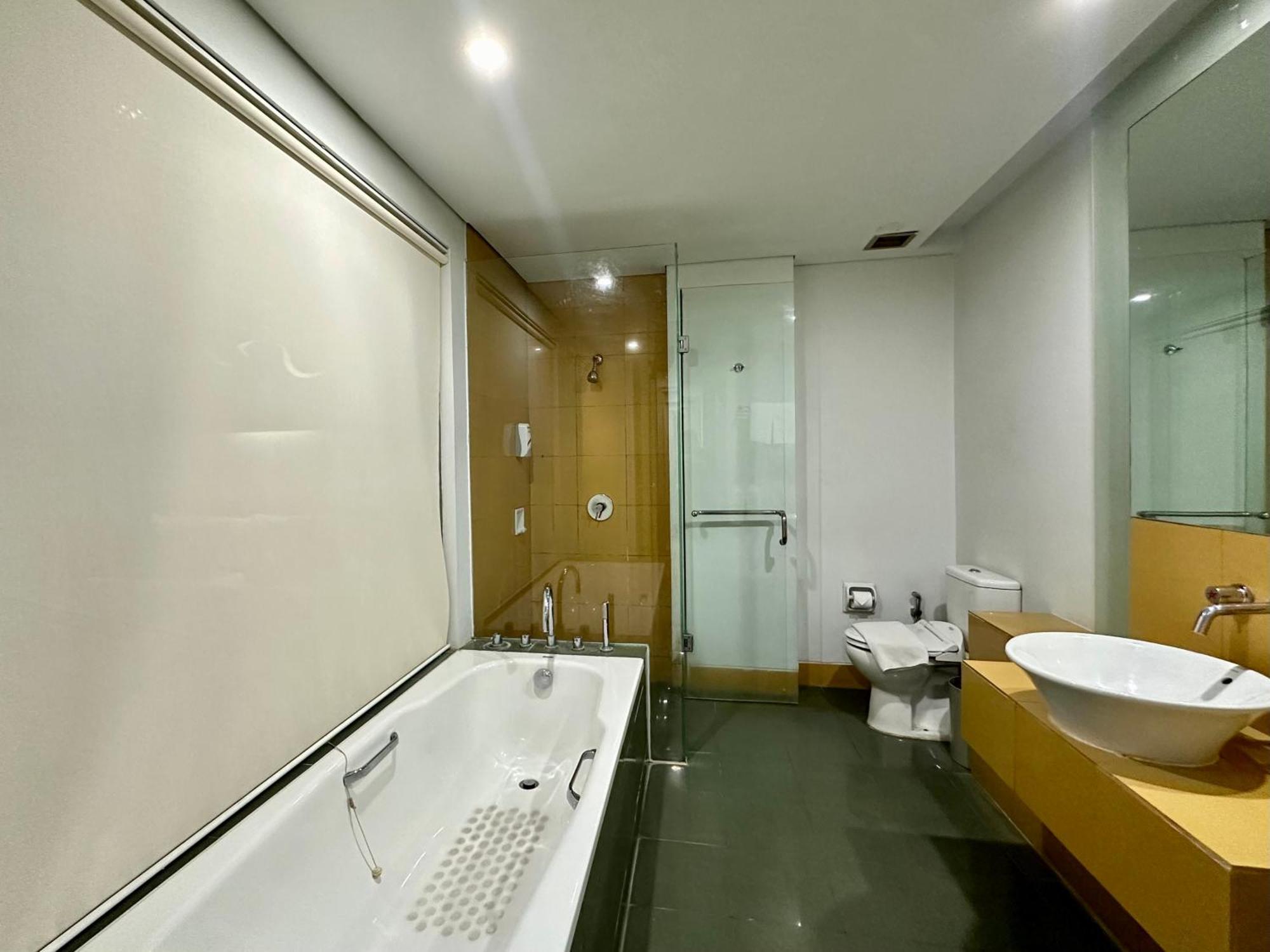 Sparks Life Jakarta, Artotel Curated Екстер'єр фото
